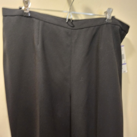le Suit Women's Black Flat Front Dress pants plus size 18 NWT - Picture 8 of 12